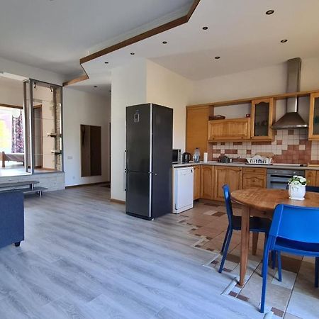 Spacious Condo 5 Min To Jurmala Beach Екстериор снимка